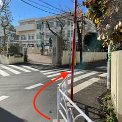 地域交流センターの手前を右に曲がる